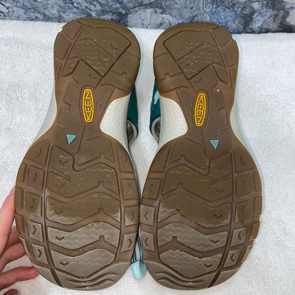 Keen sandal shoes - Women’s US 7 - Picture 6 of 9